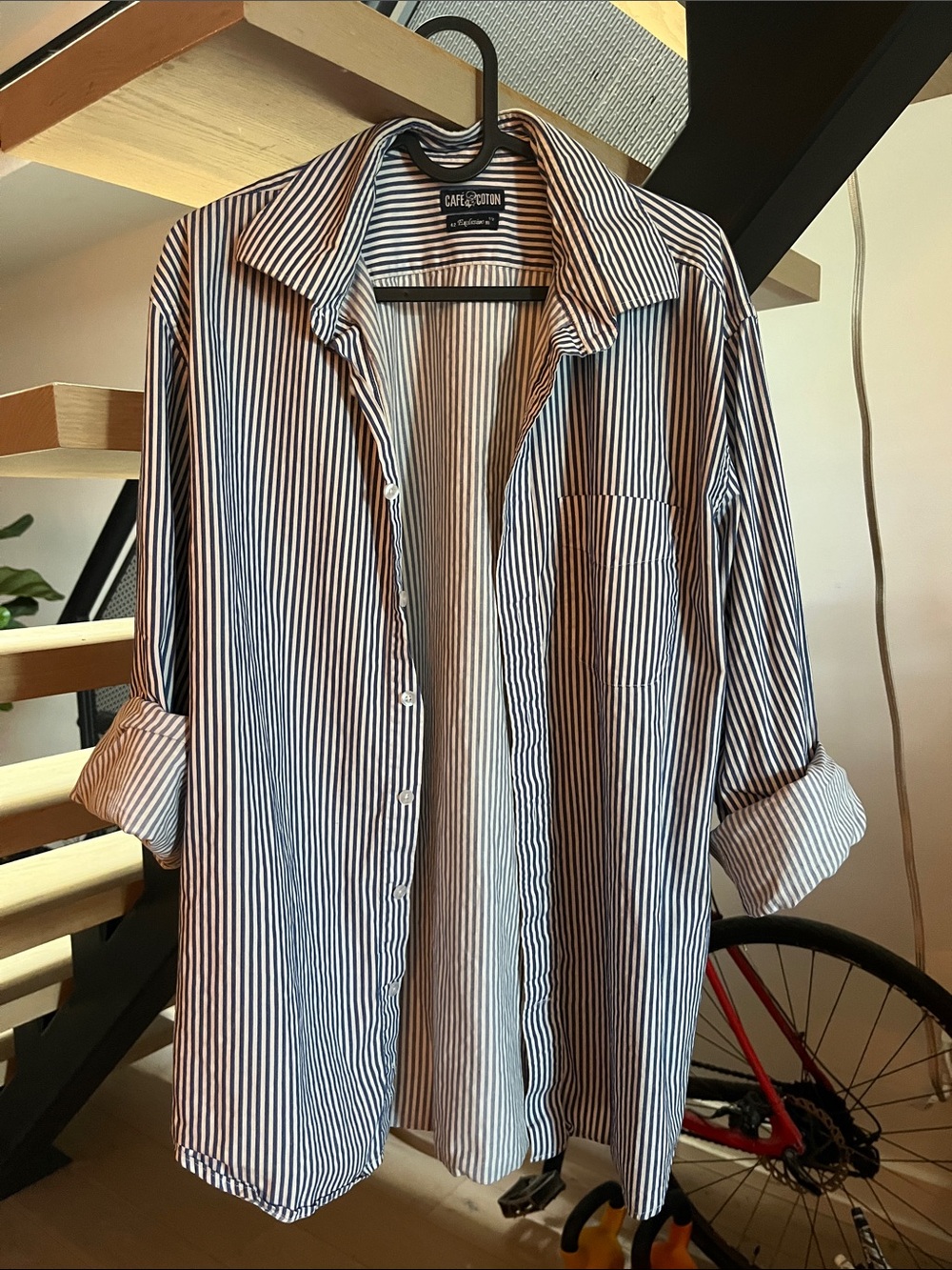 WHITE AND BLUE COTTON BUTTON-DOWN